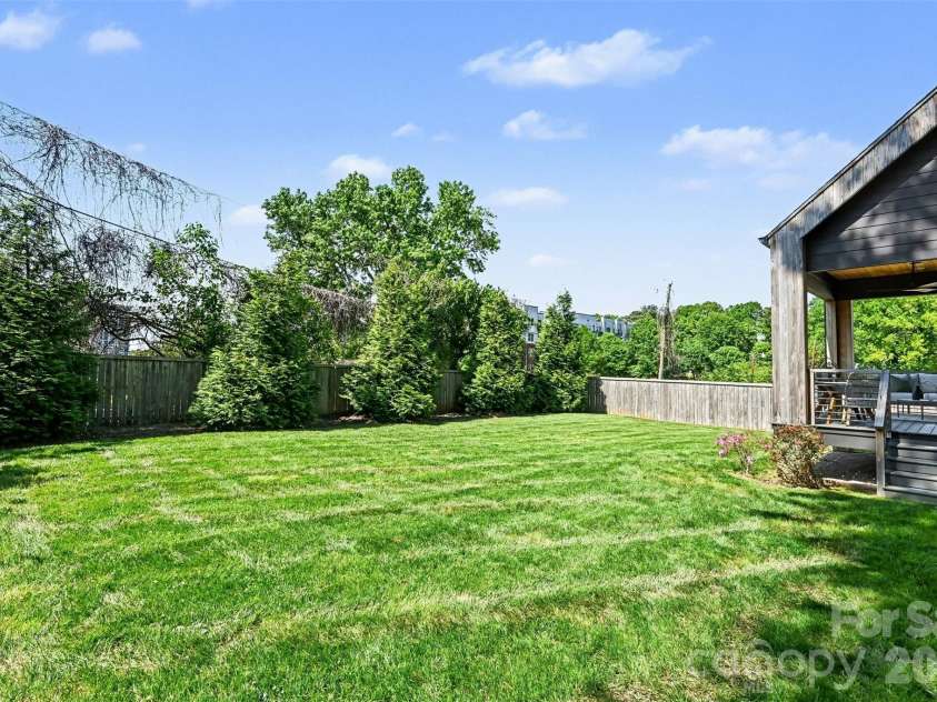 2333 Pinckney Avenue, Charlotte, NC 28205.  MLS# CAR4371235, YatesRealty ID 17237. 