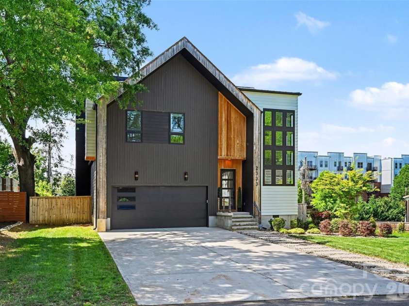 2333 Pinckney Avenue, Charlotte, NC 28205.  MLS# CAR4371235, YatesRealty ID 17237. 