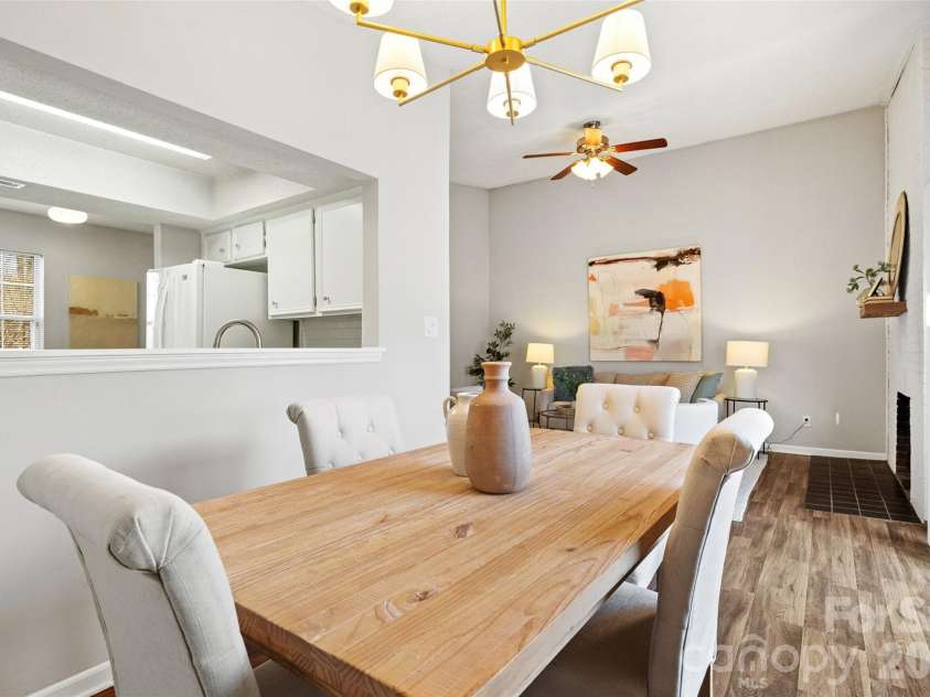 7801 Davinci Lane, Charlotte, NC 28226.  MLS# CAR4342654, YatesRealty ID 17238. Dining Area