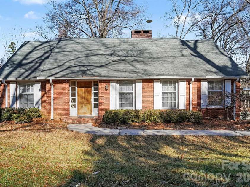 1215 Robinhood Circle, Charlotte, NC 28227.  MLS# CAR4331206, YatesRealty ID 17239. 