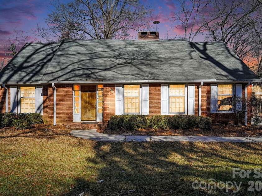1215 Robinhood Circle, Charlotte, NC 28227.  MLS# CAR4331206, YatesRealty ID 17239. 