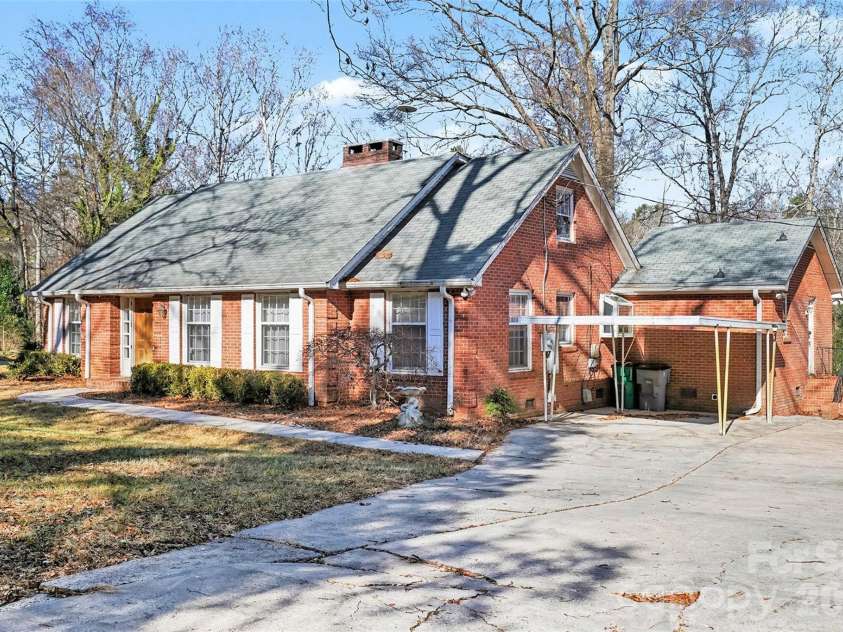 1215 Robinhood Circle, Charlotte, NC 28227.  MLS# CAR4331206, YatesRealty ID 17239. 
