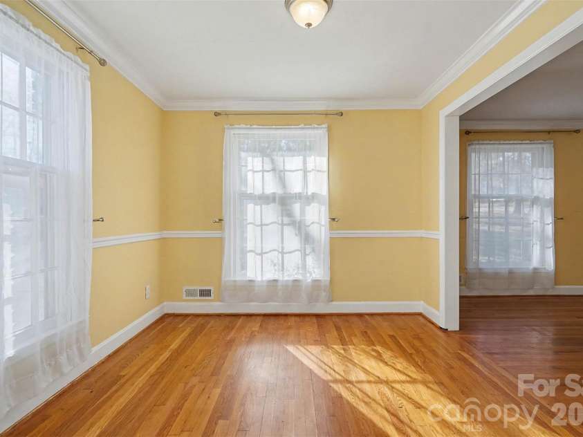 1215 Robinhood Circle, Charlotte, NC 28227.  MLS# CAR4331206, YatesRealty ID 17239. 