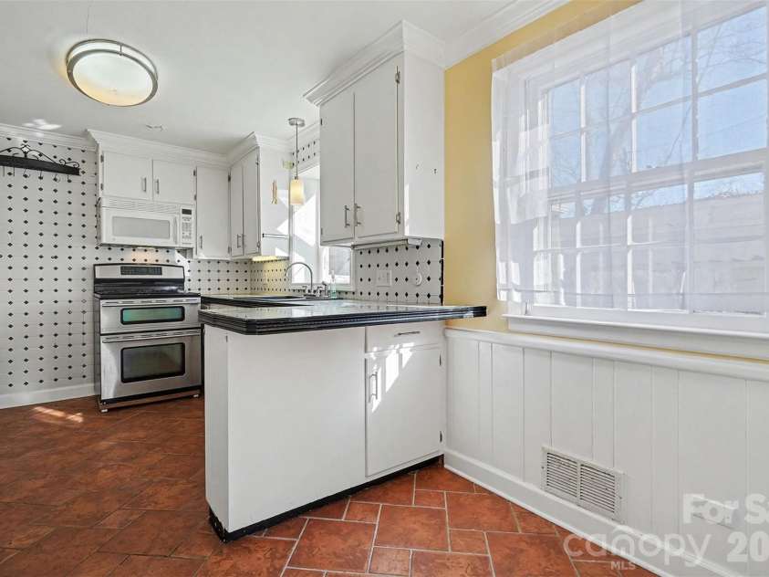 1215 Robinhood Circle, Charlotte, NC 28227.  MLS# CAR4331206, YatesRealty ID 17239. 
