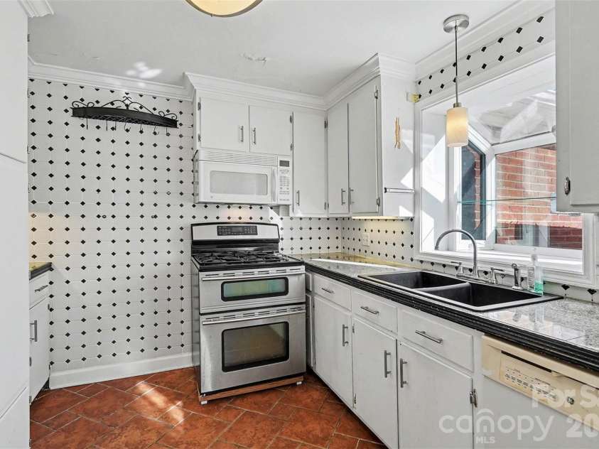 1215 Robinhood Circle, Charlotte, NC 28227.  MLS# CAR4331206, YatesRealty ID 17239. 