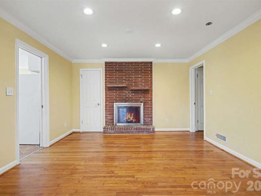 1215 Robinhood Circle, Charlotte, NC 28227.  MLS# CAR4331206, YatesRealty ID 17239. 