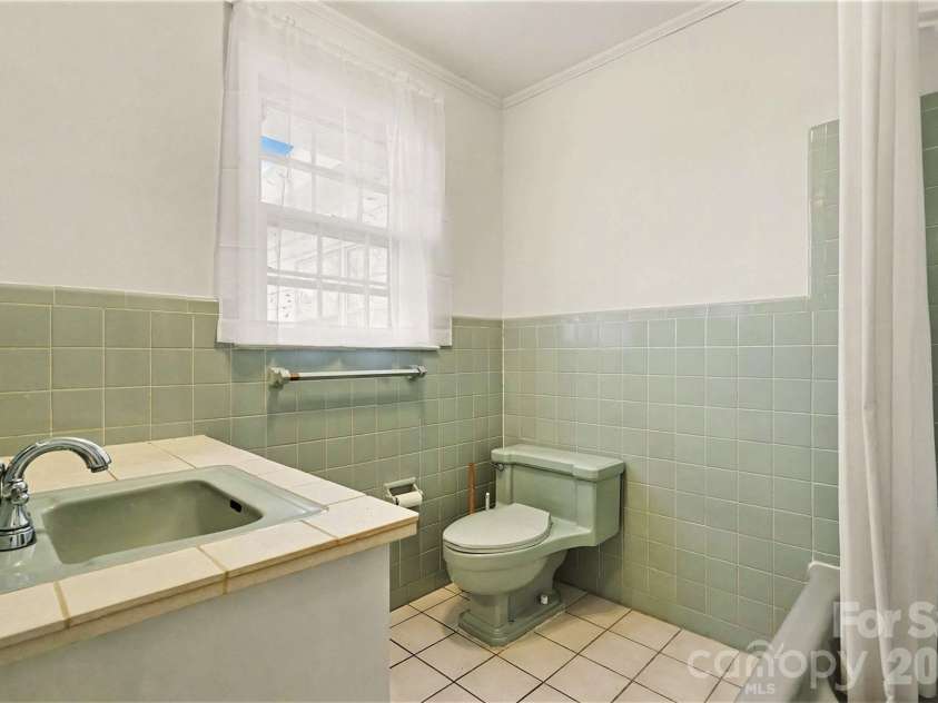 1215 Robinhood Circle, Charlotte, NC 28227.  MLS# CAR4331206, YatesRealty ID 17239. 