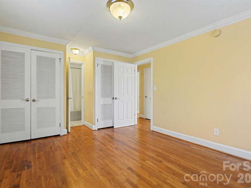 1215 Robinhood Circle, Charlotte, NC 28227.  MLS# CAR4331206, YatesRealty ID 17239. 