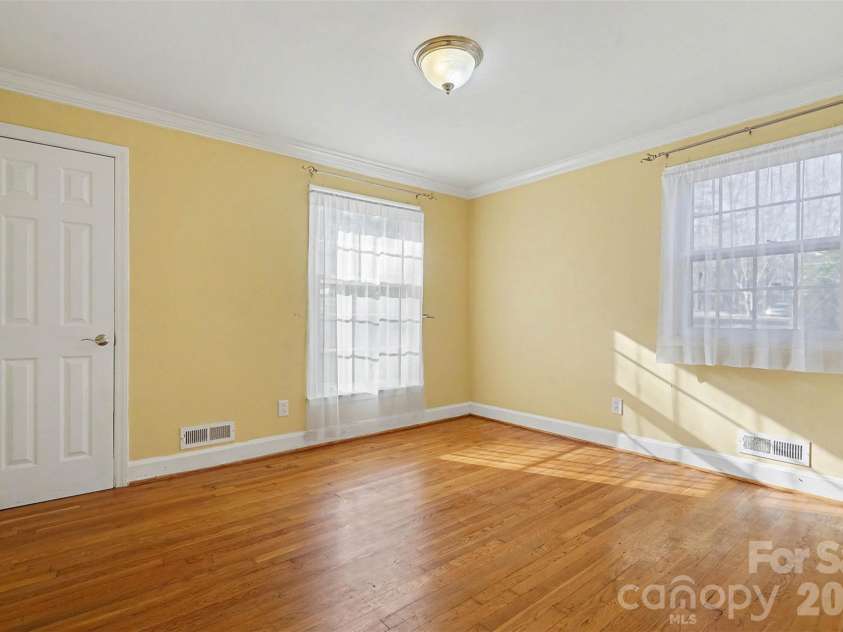 1215 Robinhood Circle, Charlotte, NC 28227.  MLS# CAR4331206, YatesRealty ID 17239. 