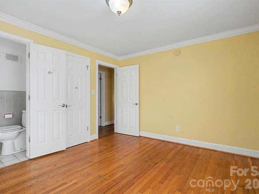 1215 Robinhood Circle, Charlotte, NC 28227.  MLS# CAR4331206, YatesRealty ID 17239. 