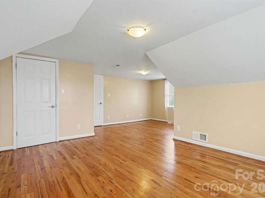 1215 Robinhood Circle, Charlotte, NC 28227.  MLS# CAR4331206, YatesRealty ID 17239. 