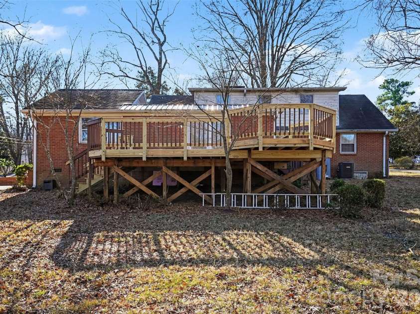 1215 Robinhood Circle, Charlotte, NC 28227.  MLS# CAR4331206, YatesRealty ID 17239. 