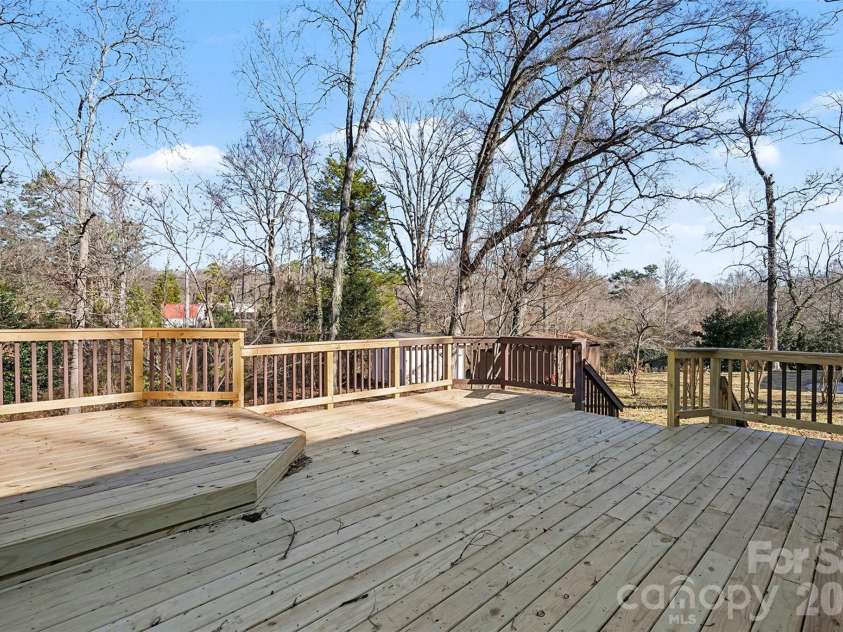 1215 Robinhood Circle, Charlotte, NC 28227.  MLS# CAR4331206, YatesRealty ID 17239. 