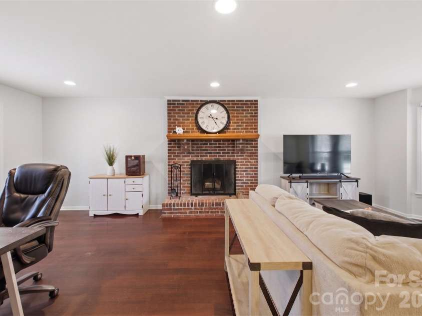 109 Elk Court, Mount Holly, NC 28120.  MLS# CAR4344317, YatesRealty ID 1724. (Popcorn ceilings digitally removed to reflect pop-corn ceiling physically being removed in home)