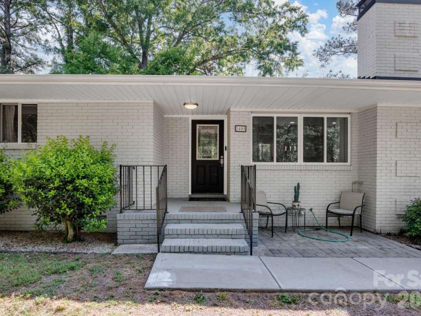 1405 Lakeview Drive, Pineville, NC 28134.  MLS# CAR4344159, YatesRealty ID 17241. 