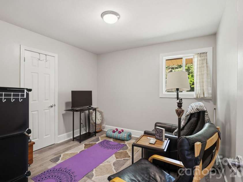 1405 Lakeview Drive, Pineville, NC 28134.  MLS# CAR4344159, YatesRealty ID 17241. 