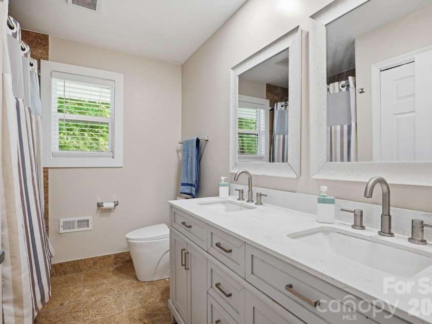 1405 Lakeview Drive, Pineville, NC 28134.  MLS# CAR4344159, YatesRealty ID 17241. 