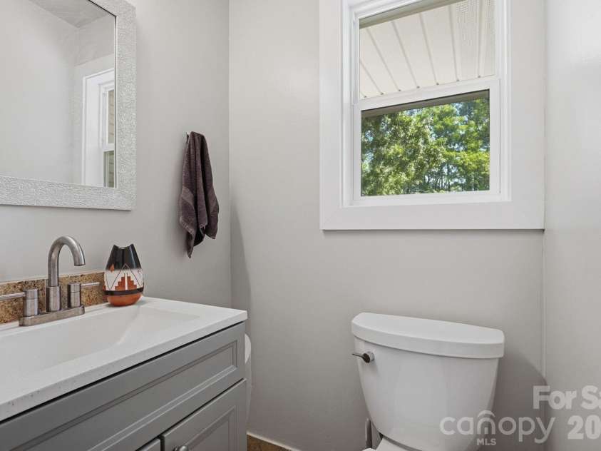 1405 Lakeview Drive, Pineville, NC 28134.  MLS# CAR4344159, YatesRealty ID 17241. 