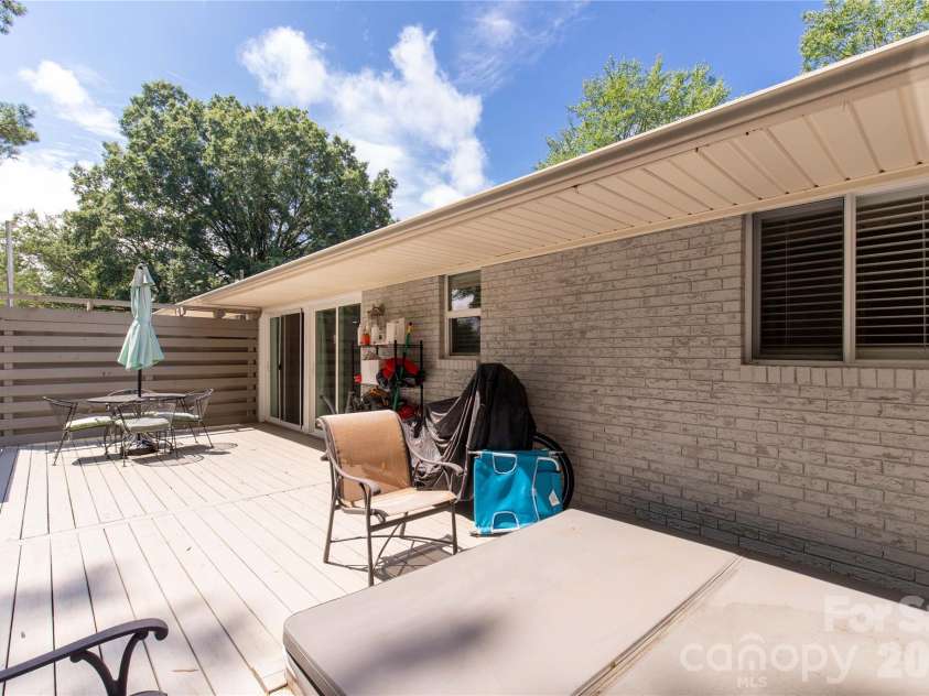 1405 Lakeview Drive, Pineville, NC 28134.  MLS# CAR4410731, YatesRealty ID 17241. 