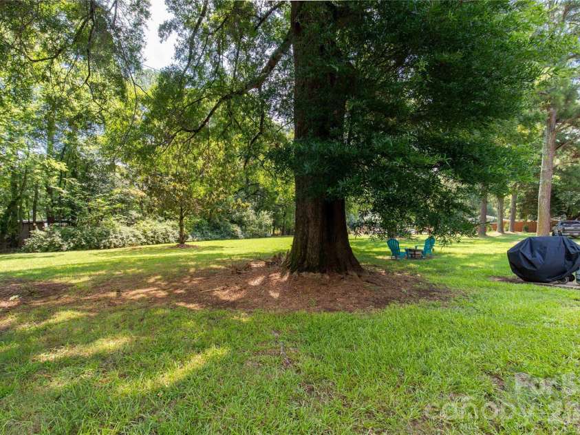 1405 Lakeview Drive, Pineville, NC 28134.  MLS# CAR4410731, YatesRealty ID 17241. 