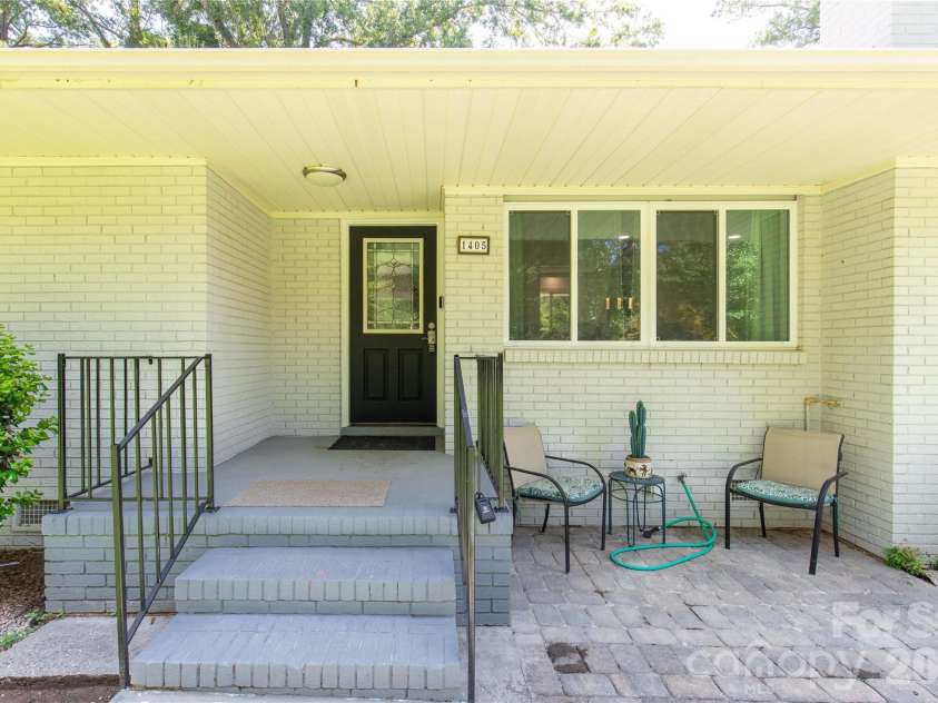 1405 Lakeview Drive, Pineville, NC 28134.  MLS# CAR4410731, YatesRealty ID 17241. 