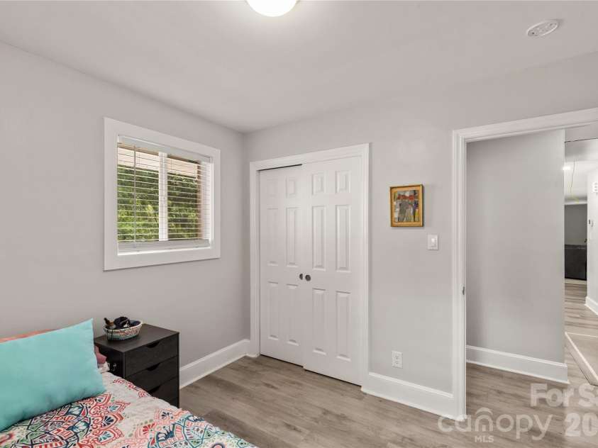 1405 Lakeview Drive, Pineville, NC 28134.  MLS# CAR4410731, YatesRealty ID 17241. 