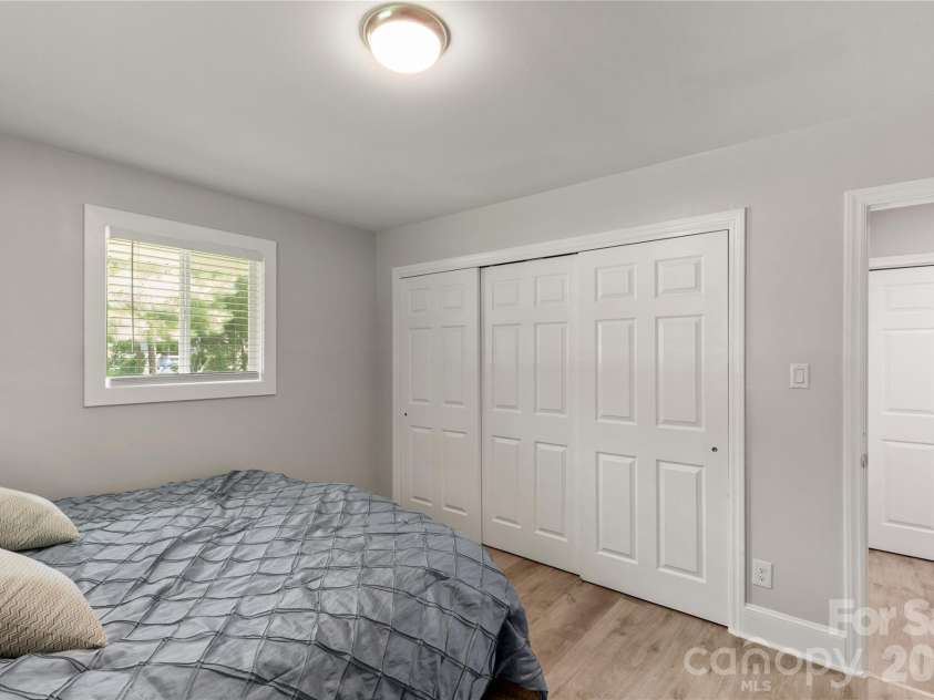 1405 Lakeview Drive, Pineville, NC 28134.  MLS# CAR4410731, YatesRealty ID 17241. 