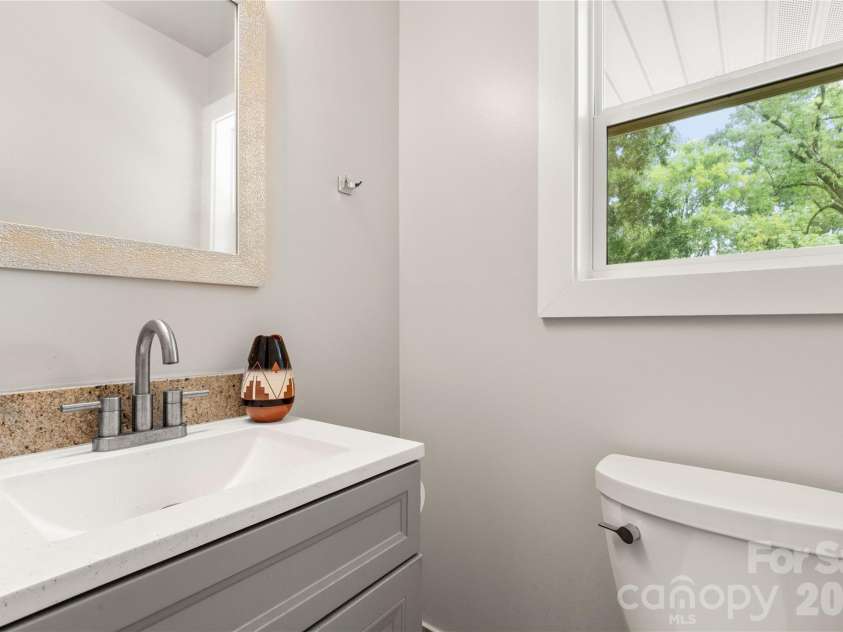 1405 Lakeview Drive, Pineville, NC 28134.  MLS# CAR4410731, YatesRealty ID 17241. 