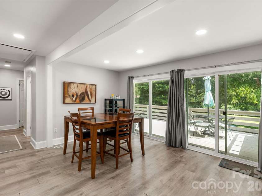 1405 Lakeview Drive, Pineville, NC 28134.  MLS# CAR4410731, YatesRealty ID 17241. 