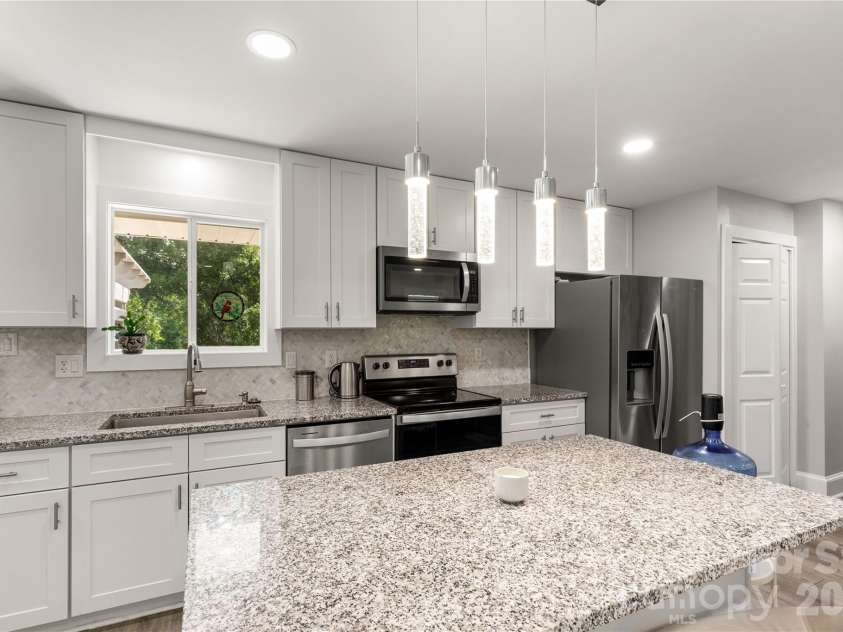 1405 Lakeview Drive, Pineville, NC 28134.  MLS# CAR4410731, YatesRealty ID 17241. 