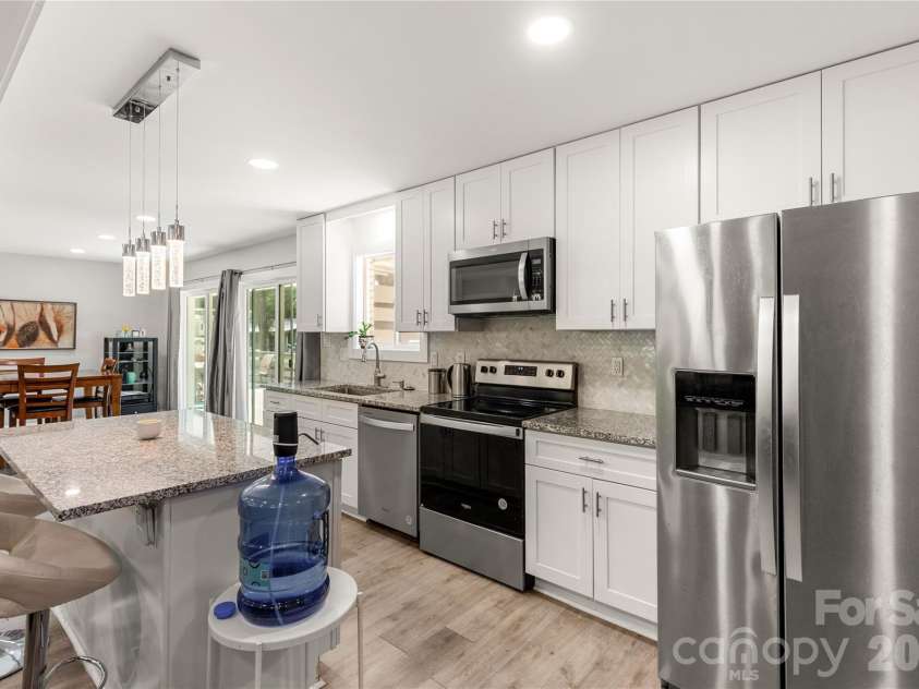 1405 Lakeview Drive, Pineville, NC 28134.  MLS# CAR4410731, YatesRealty ID 17241. 
