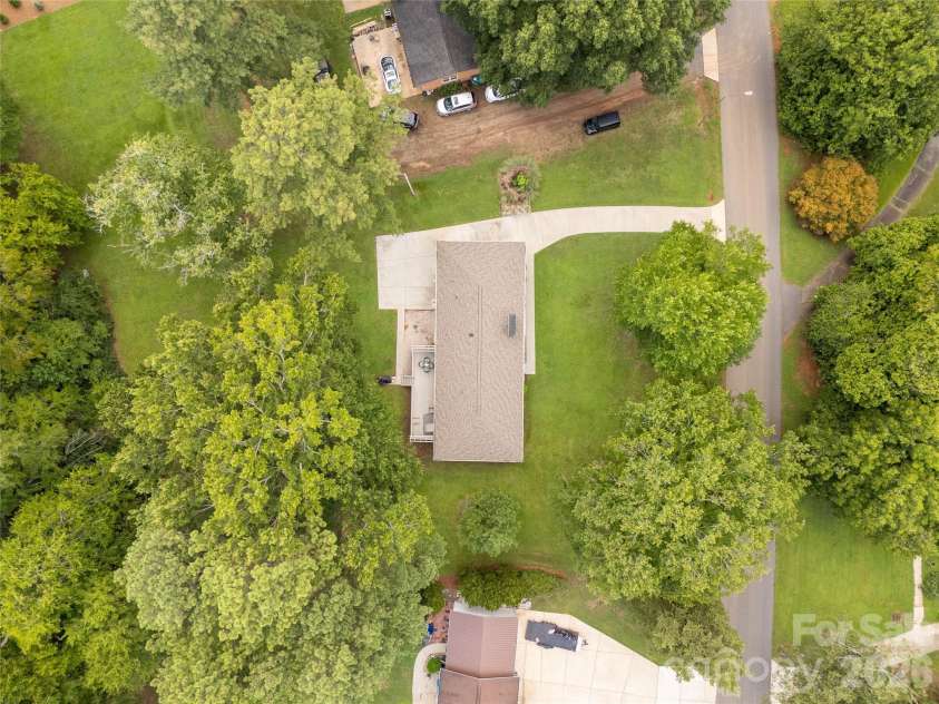 1405 Lakeview Drive, Pineville, NC 28134.  MLS# CAR4410731, YatesRealty ID 17241. 