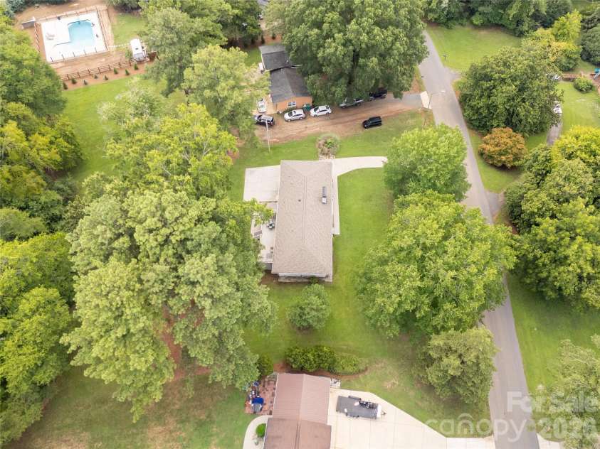 1405 Lakeview Drive, Pineville, NC 28134.  MLS# CAR4410731, YatesRealty ID 17241. 