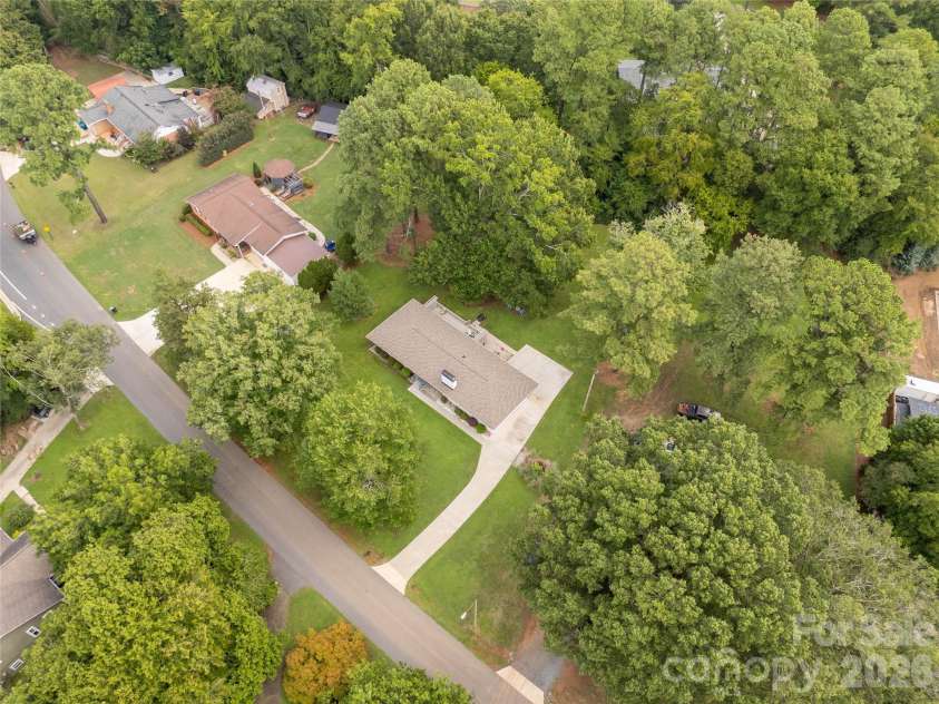 1405 Lakeview Drive, Pineville, NC 28134.  MLS# CAR4410731, YatesRealty ID 17241. 