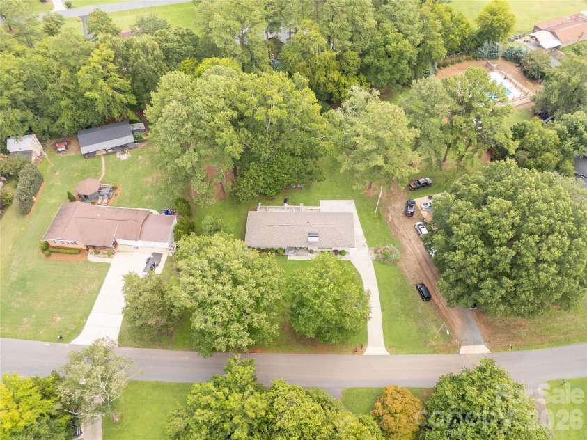 1405 Lakeview Drive, Pineville, NC 28134.  MLS# CAR4410731, YatesRealty ID 17241. 
