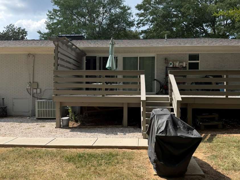 1405 Lakeview Drive, Pineville, NC 28134.  MLS# CAR4428621, YatesRealty ID 17241. 