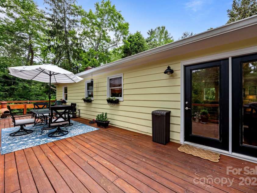 931 Indian Hill Road, Hendersonville, NC 28791.  MLS# CAR4258266, YatesRealty ID 17241. 