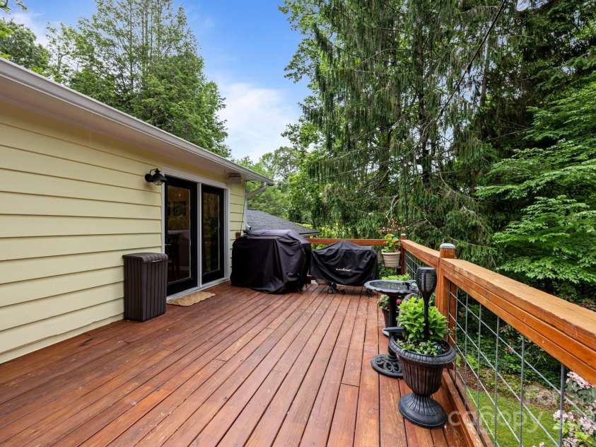 931 Indian Hill Road, Hendersonville, NC 28791.  MLS# CAR4258266, YatesRealty ID 17241. 