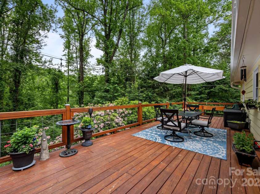 931 Indian Hill Road, Hendersonville, NC 28791.  MLS# CAR4258266, YatesRealty ID 17241. 