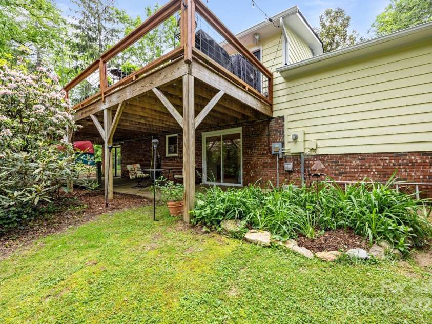 931 Indian Hill Road, Hendersonville, NC 28791.  MLS# CAR4258266, YatesRealty ID 17241. 