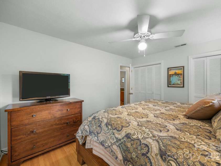 931 Indian Hill Road, Hendersonville, NC 28791.  MLS# CAR4258266, YatesRealty ID 17241. 