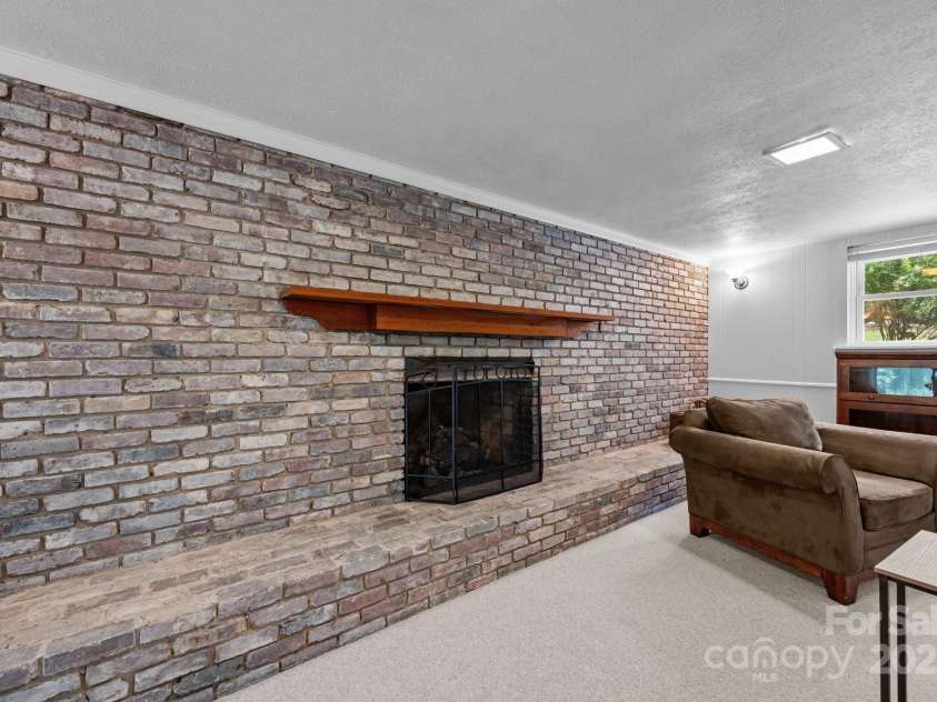 931 Indian Hill Road, Hendersonville, NC 28791.  MLS# CAR4258266, YatesRealty ID 17241. 
