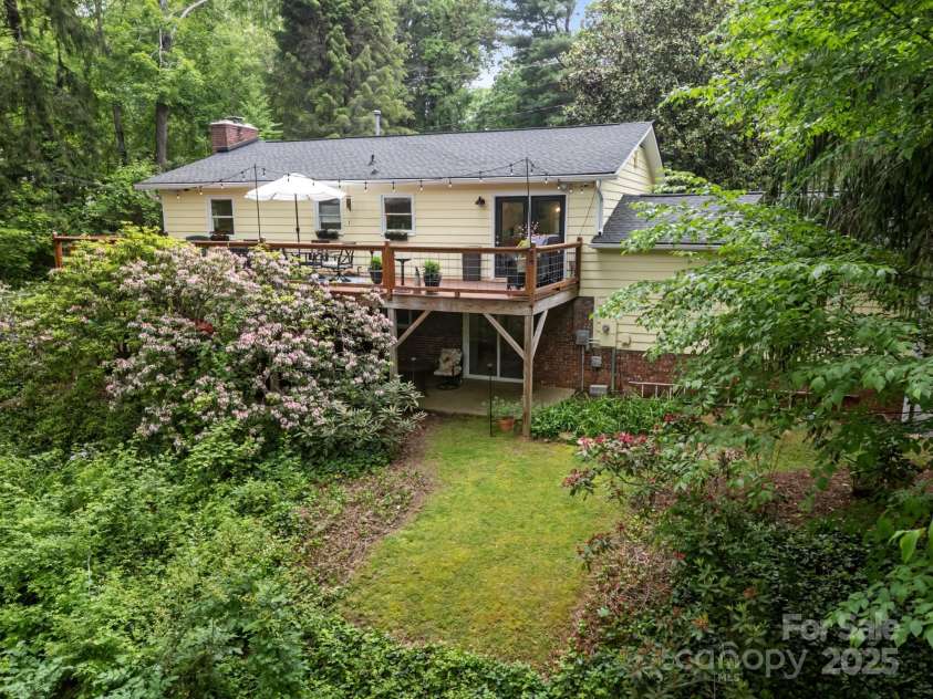 931 Indian Hill Road, Hendersonville, NC 28791.  MLS# CAR4258266, YatesRealty ID 17241. 