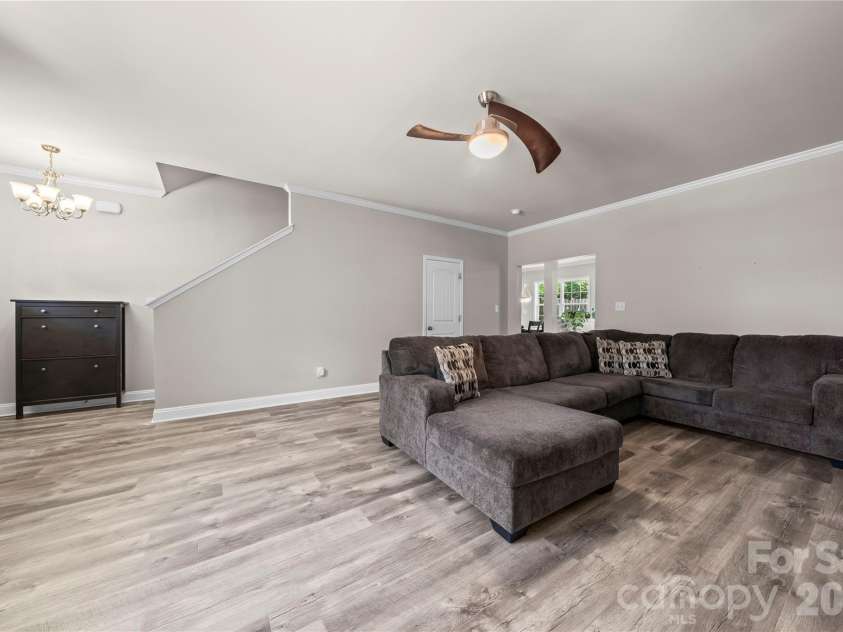 5602 Falkland Drive, Matthews, NC 28104.  MLS# CAR4371523, YatesRealty ID 17242. 