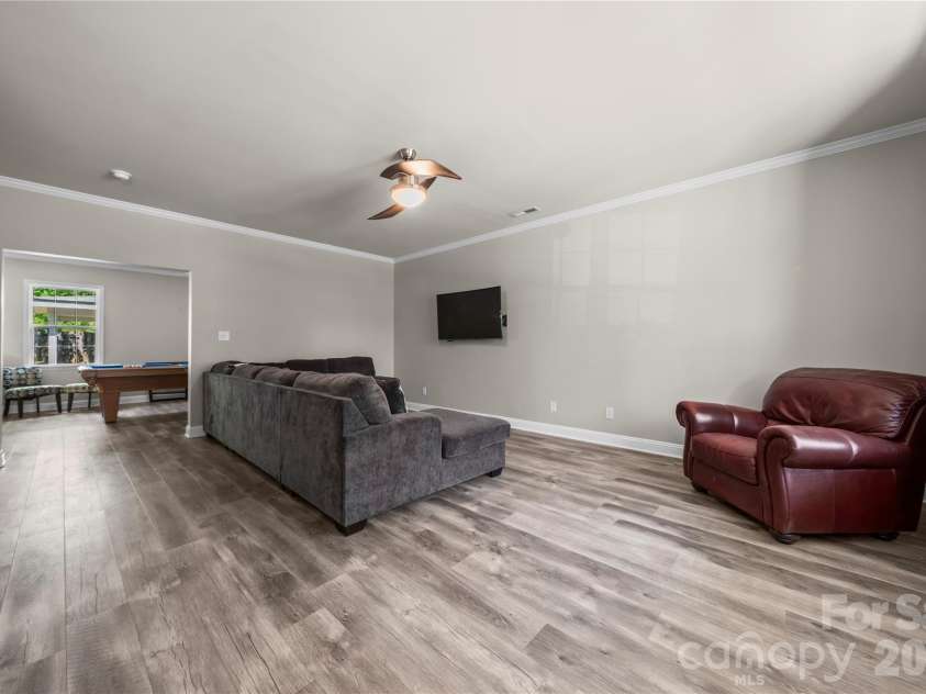 5602 Falkland Drive, Matthews, NC 28104.  MLS# CAR4371523, YatesRealty ID 17242. 