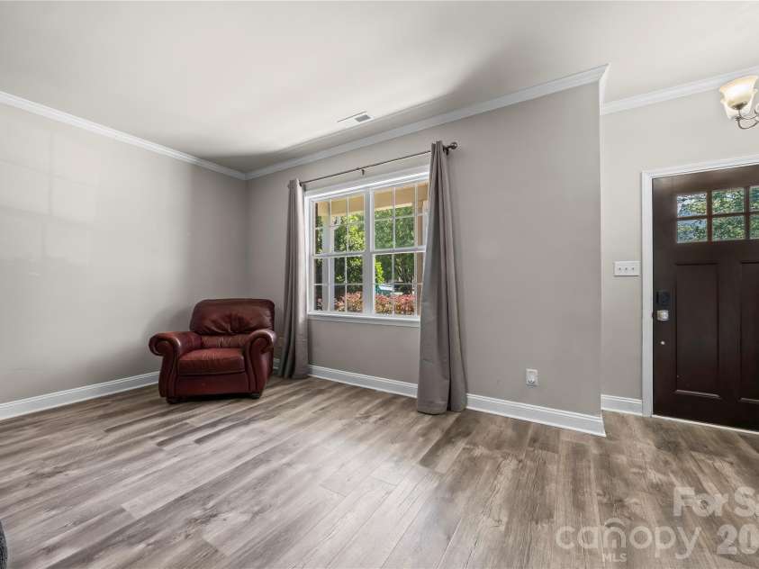 5602 Falkland Drive, Matthews, NC 28104.  MLS# CAR4371523, YatesRealty ID 17242. 