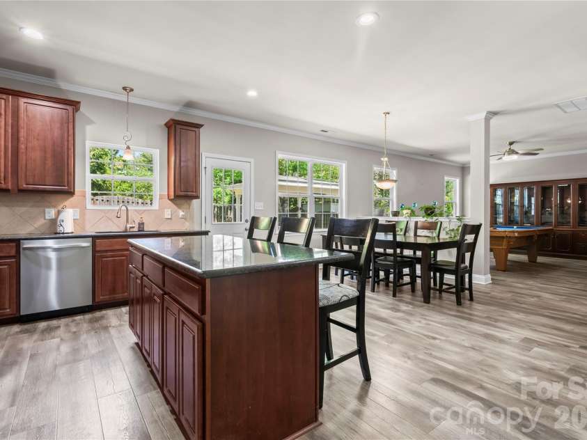 5602 Falkland Drive, Matthews, NC 28104.  MLS# CAR4371523, YatesRealty ID 17242. 