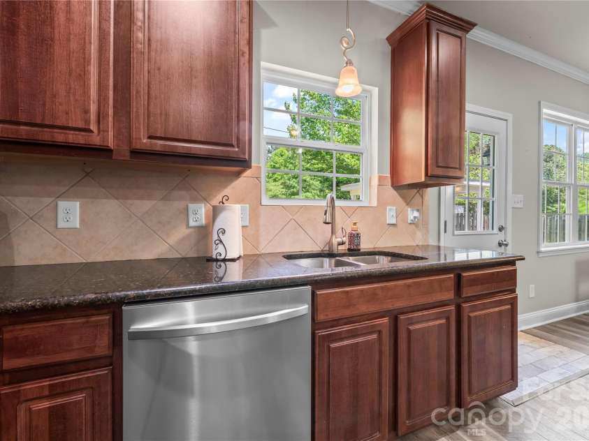 5602 Falkland Drive, Matthews, NC 28104.  MLS# CAR4371523, YatesRealty ID 17242. 