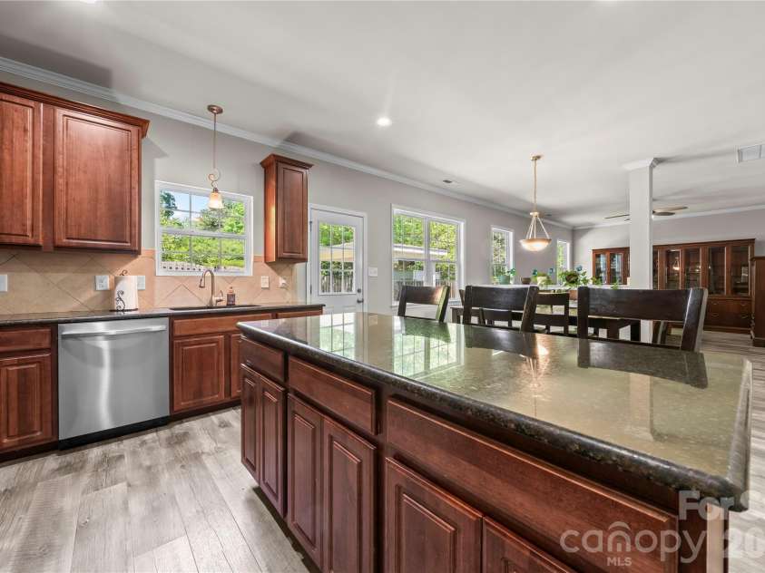 5602 Falkland Drive, Matthews, NC 28104.  MLS# CAR4371523, YatesRealty ID 17242. 