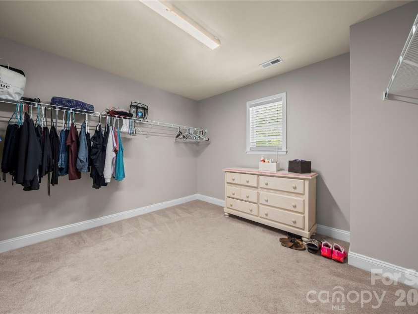 5602 Falkland Drive, Matthews, NC 28104.  MLS# CAR4371523, YatesRealty ID 17242. 